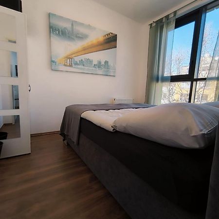Pretty Apartment Next To Metro Station Wina Bagian luar foto