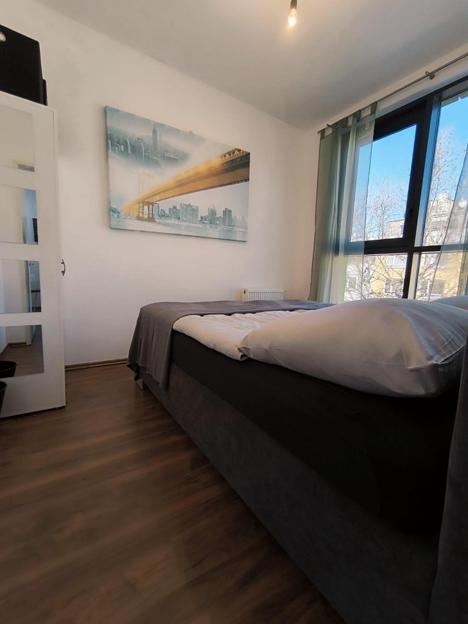 Pretty Apartment Next To Metro Station Wina Bagian luar foto