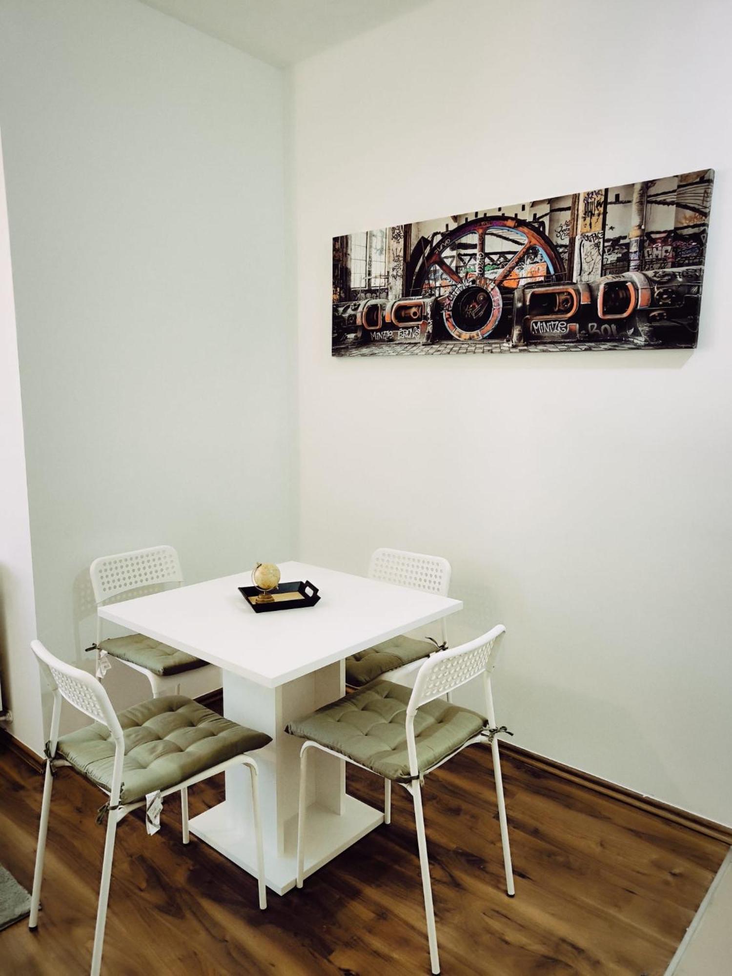 Pretty Apartment Next To Metro Station Wina Bagian luar foto